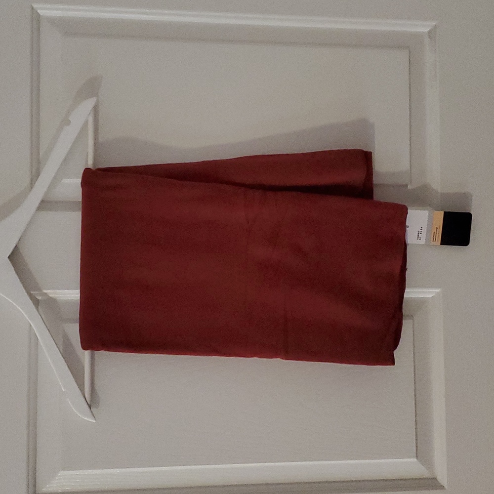 NWT Short Stories Travel Blanket in Totable Bag - Ruby Wine